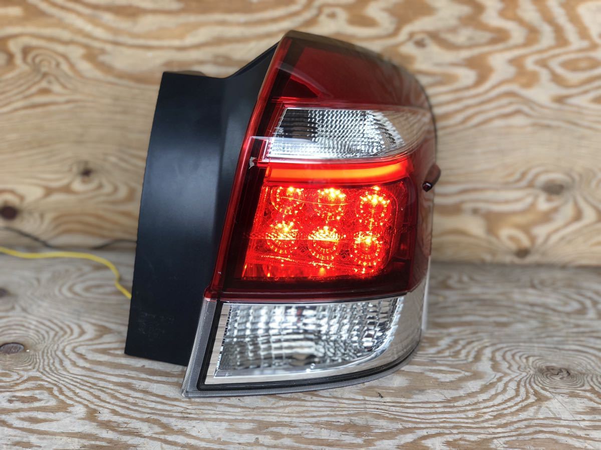 トヨタカローラフィールダー 【NZE161G】LEDテールランプ右純正中古品
