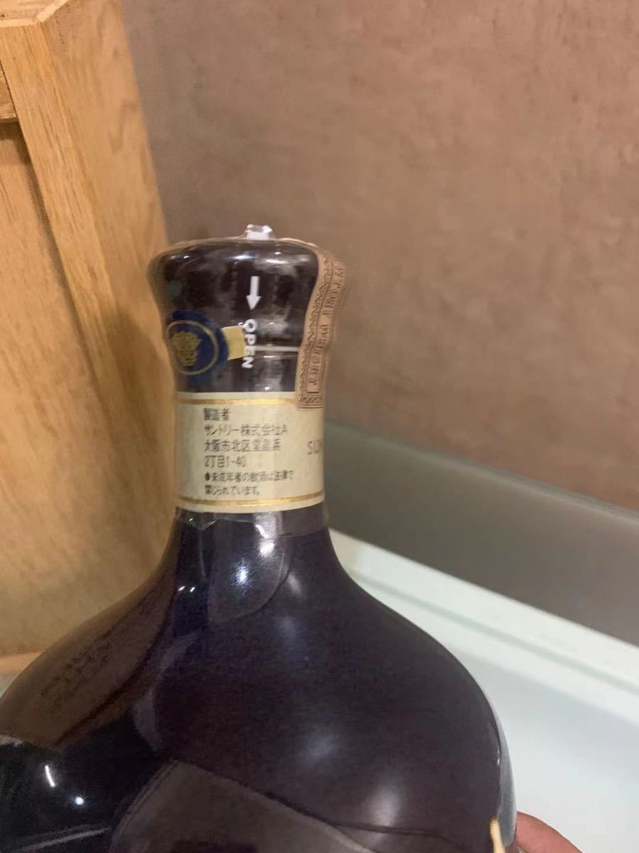 未開栓サントリーザウイスキー有田焼陶器ボトル 750ml 43% 木箱付き
