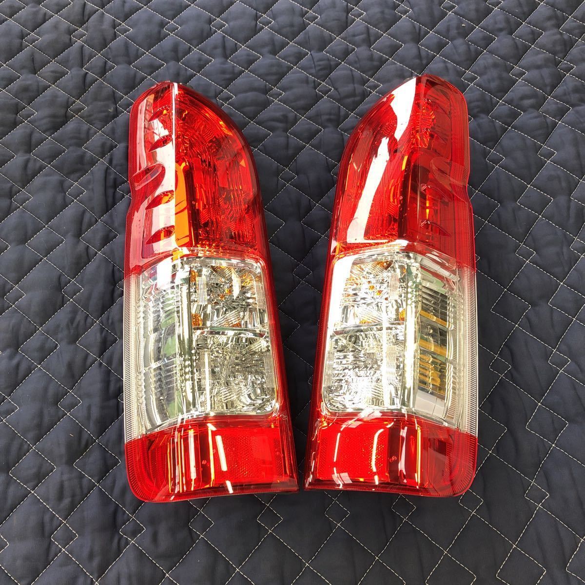 【2025，新作登場】 200系 ハイエース / レジアスエース 純正 テールランプ(テールライト)｜売買されたオークション情報、yahooの商品情報をアーカイブ公開 - オークファン トヨタ用