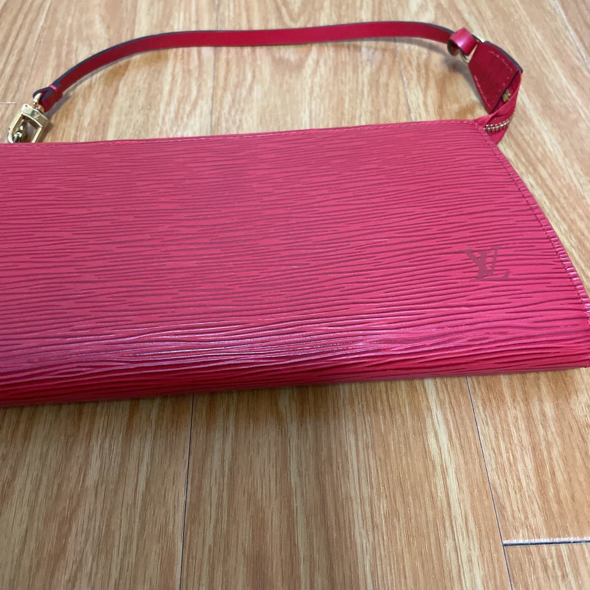 LOUIS VUITTON ルイヴィトン エピ アクセサリーポーチ 赤 ルイヴィトン