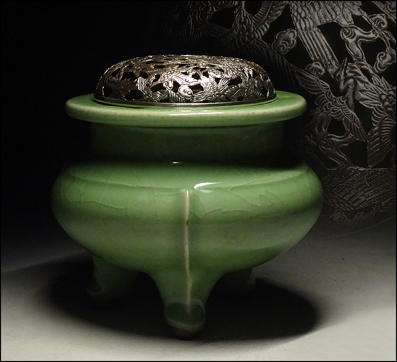 龍泉窯 青磁袴腰香炉 文化遺産オンライン 元代 入蘆花（ロカニイル 