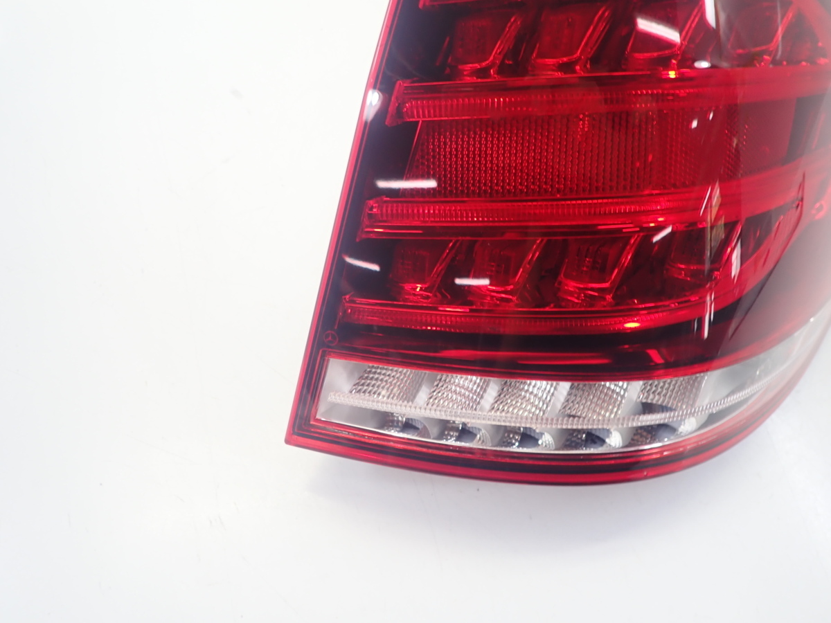 ベンツ W212 Eクラス 後期 純正 LED テールランプ テールライト 右