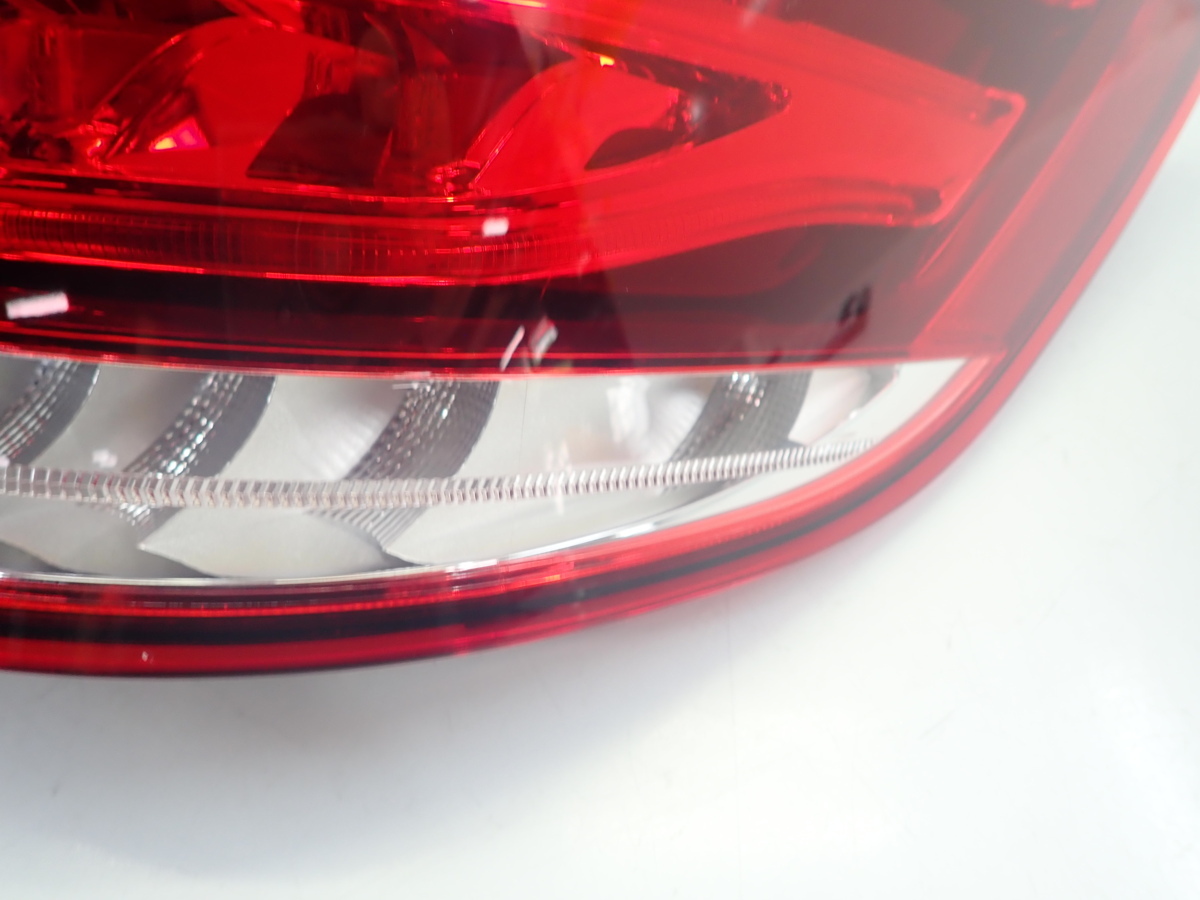 ベンツ W212 Eクラス 後期 純正 LED テールランプ テールライト 右