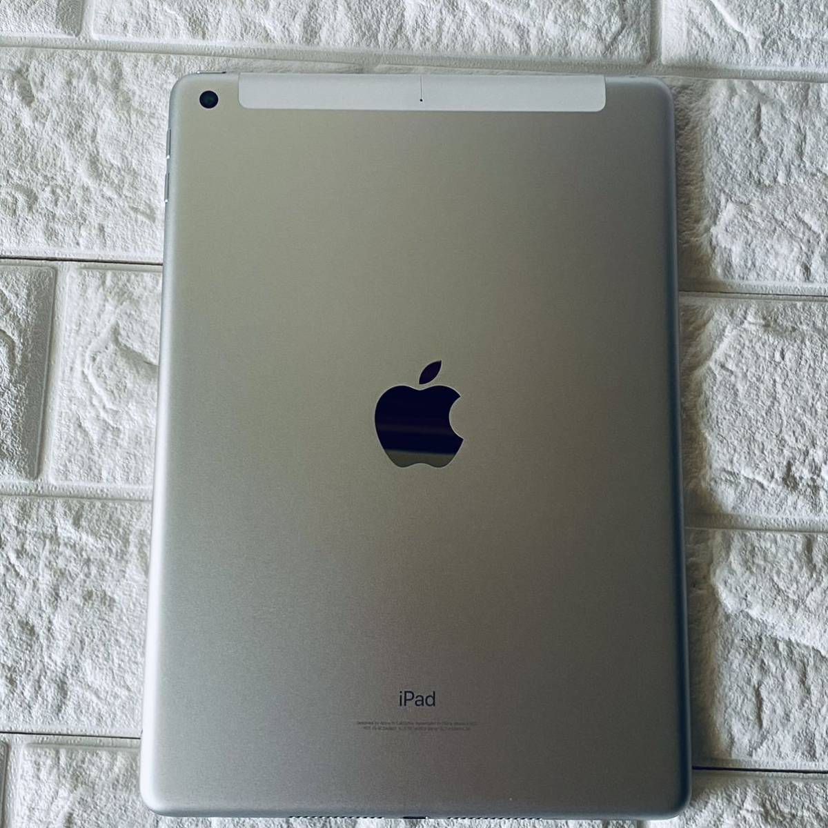 iPad 128GB 第5世代 整備済み品Apple 中古即日発送可iPad iPad(第