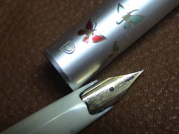 Platinum プラチナ 万年筆 蝶柄 14K 細字(プラチナ)｜売買された 
