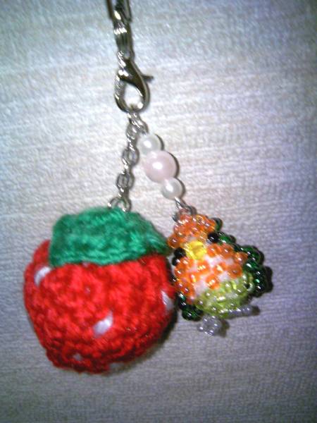 コザクラインコ（ノーマル）と編み苺の携帯ストラップ♪小鳥_3