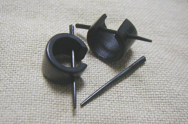 水牛の角ピアス黒2個組スペアポスト付奈良着山下卓也ゆるカジ_1