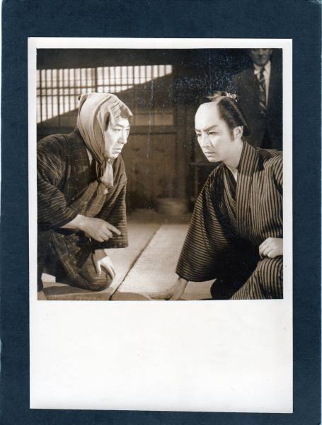 東千代之介 片岡千恵蔵 たつまき奉行 スナップ写真②(写真)|売買されたオークション情報、yahooの商品情報をアーカイブ公開 ...