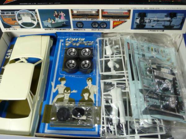 30年前絶版ニチモ□1/24グロリア430ターボ□フィギュア4体付き□(日産
