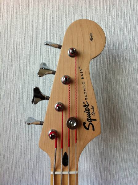 スクワイア Squier by Fender　ブロンコベース　ソニックブルー_2