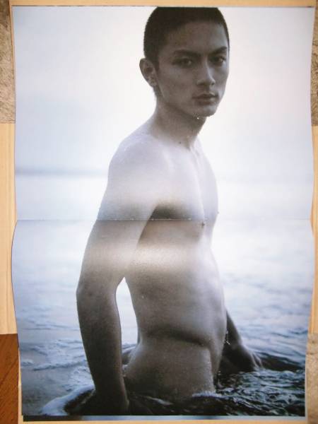 高良健吾 写真集 海　鈴木心 高良健吾 海 鈴木心 - AKAAKA
