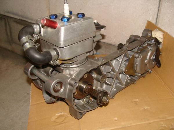 縦型JOG 水冷エンジン2台分 27V JOG リアホイールハブ(エンジン本体