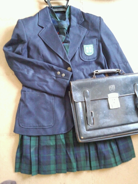 旧 嘉悦女子高等学校制服 希望者には指定カバンも 資料撮影用 学生服 売買されたオークション情報 Yahooの商品情報をアーカイブ公開 オークファン Aucfan Com