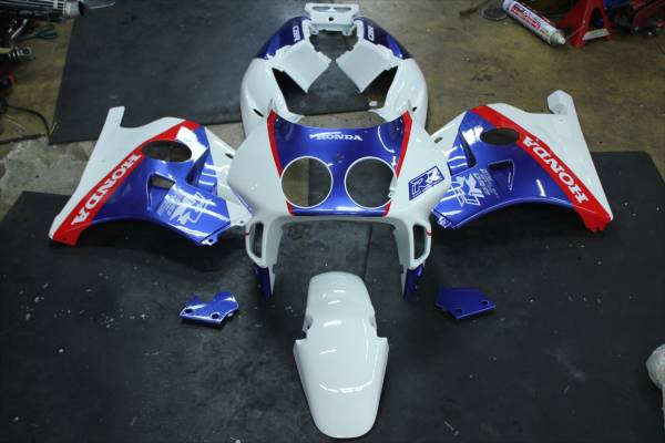 ｃｂｒ２５０ｒｒ 青 白 トリコロール 外装セット セット 売買されたオークション情報 Yahooの商品情報をアーカイブ公開 オークファン Aucfan Com