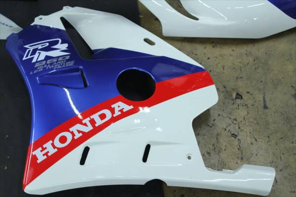 ｃｂｒ２５０ｒｒ 青 白 トリコロール 外装セット セット 売買されたオークション情報 Yahooの商品情報をアーカイブ公開 オークファン Aucfan Com