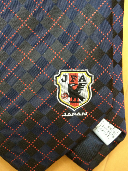 日本代表ネクタイ 日本サッカー協会 香川 本田 内田 記念品 関連グッズ 売買されたオークション情報 Yahooの商品情報をアーカイブ公開 オークファン Aucfan Com