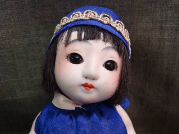 目が閉じる人形 金の鈴 アンティーク日本人形 目を閉じる洋風市松人形