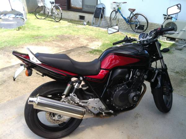 赤黒cb400sf nc42 CB400 SUPER FOUR」シリーズに特別カラー採用の2車種をタイプ設定し