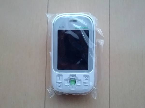 ★au マモリーノ3 ホワイト　新品未使用品_1