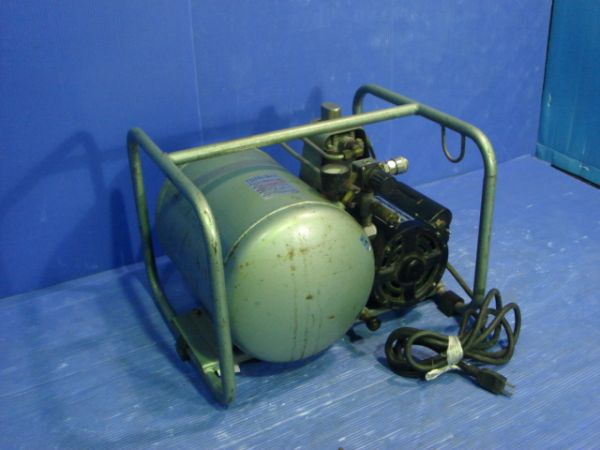 Makita マキタ 電動工具 エアコンプレッサー 現場工事 AC4531の入札 