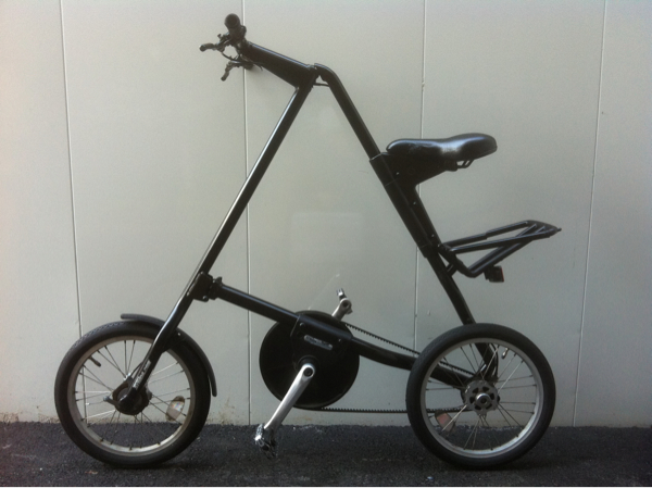 三角形のヘンテコ折りたたみ自転車STRIDA自家塗装ブラックです。(16