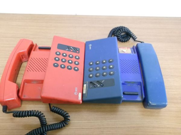 レトロ 1986年製 NTT ピオニIS 電話機 電電公社 赤電話 青電話(電話機