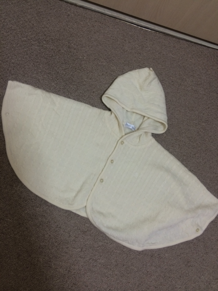 春先に美品本物ラルフローレンのクリーム系ポンチョ風コート