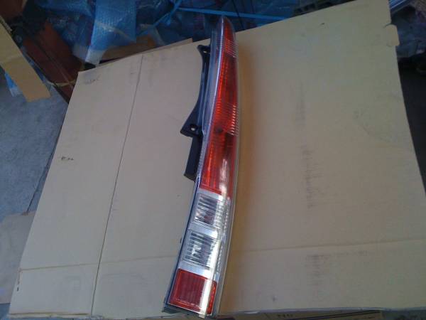 美品ムーヴ カスタム Ｌ１５０Ｓ 右 純正 テールレンズASSY