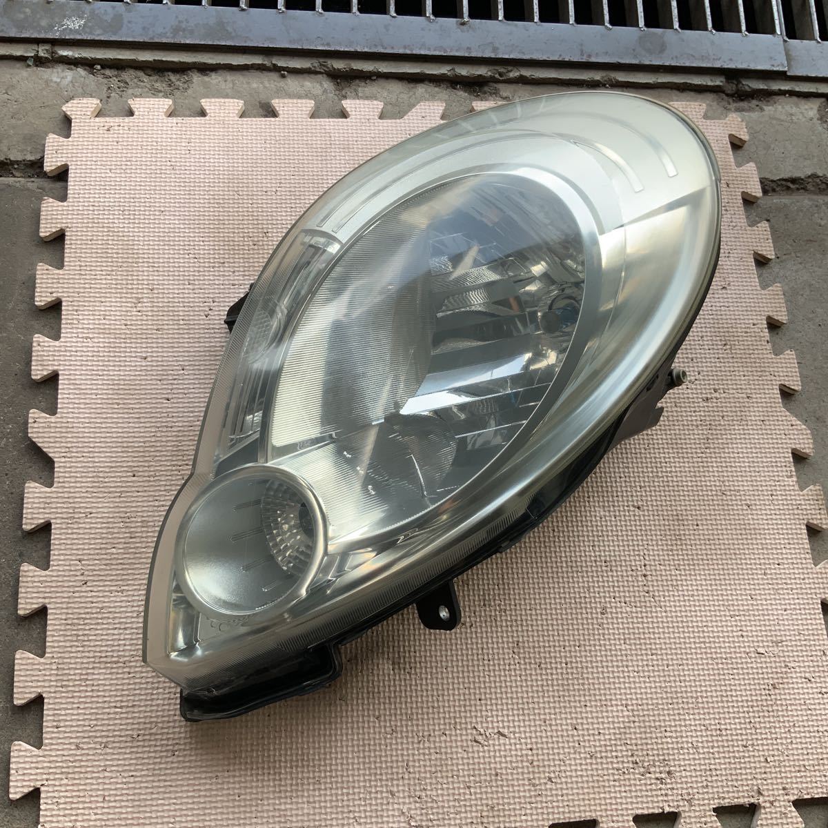 ルノー　　カングー　　右ヘッドライト　　　　　2108－24－1（2