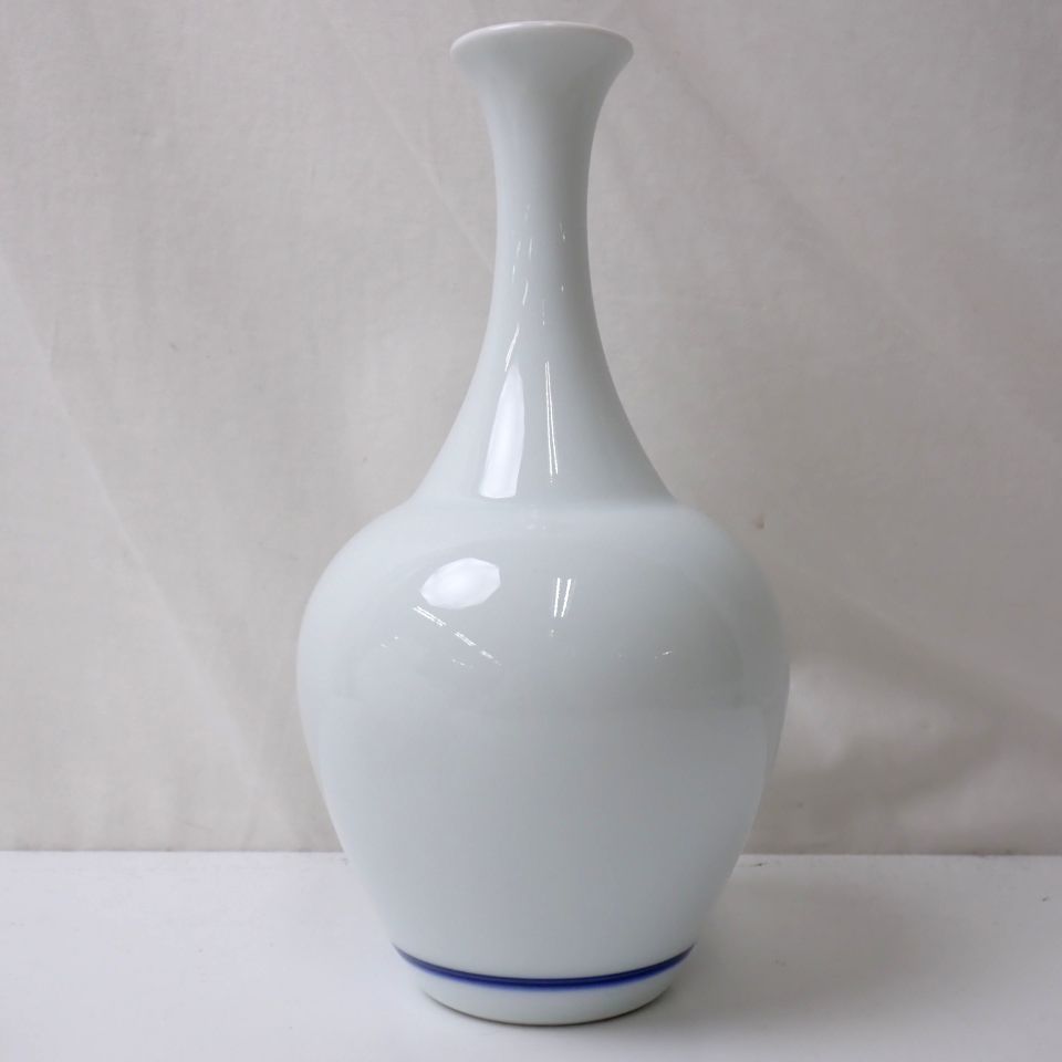 十一代 酒井田柿右衛門 有田焼 花瓶 高さ約26 5cm 陶磁器 渦福 角福 花器 焼き物 陶芸 作家物 ヴィンテージ 柿右衛門様式 売買されたオークション情報 Yahooの商品情報をアーカイブ公開 オークファン Aucfan Com