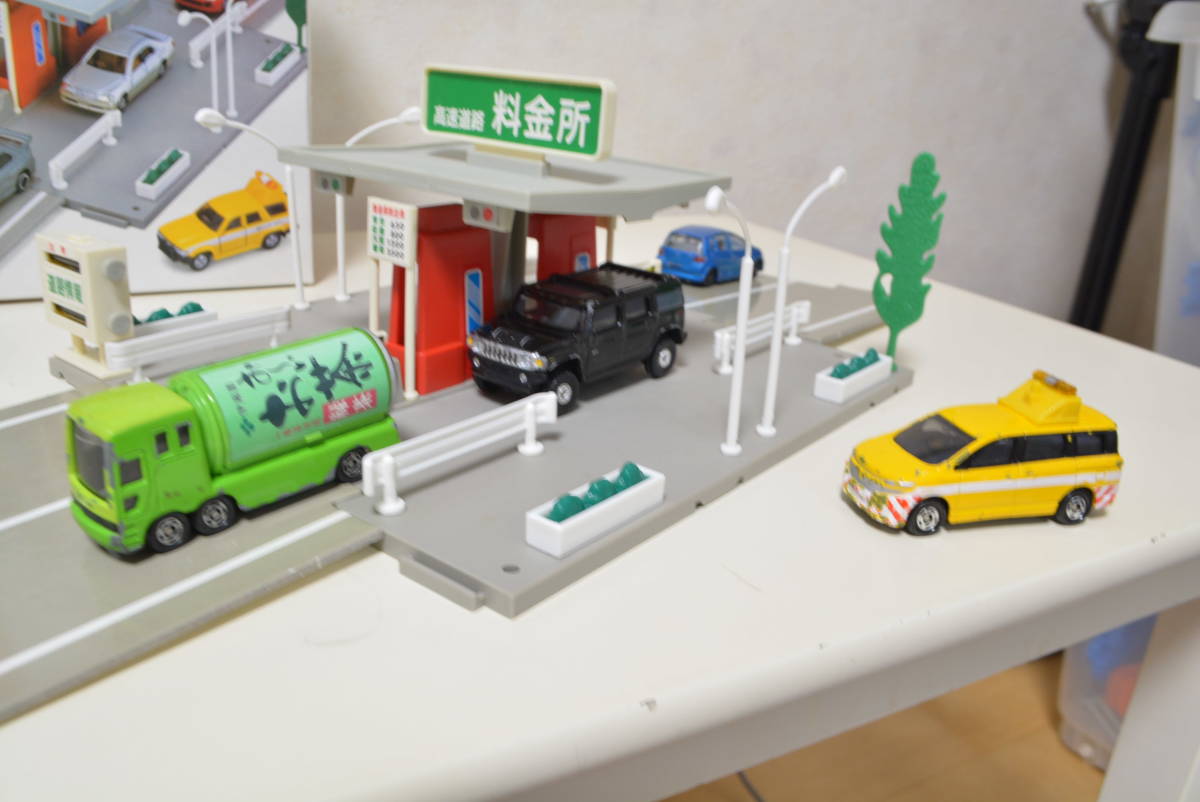 トミカタウン☆すぐ遊べるセット☆料金所☆トミカ 付き☆ 中古良品