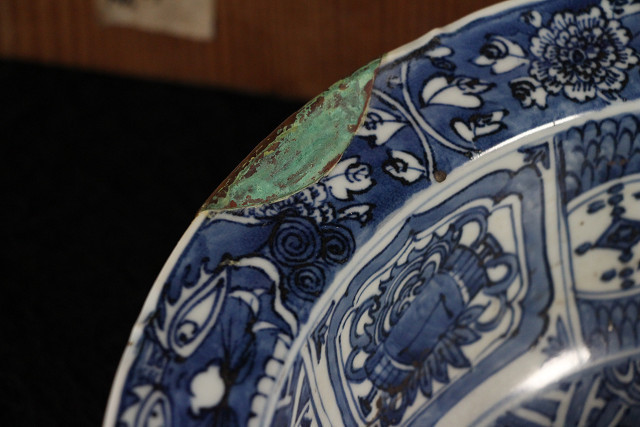 特別依頼出品 三井家由来某寺院所蔵 萬暦染付鉢 人物紋 (