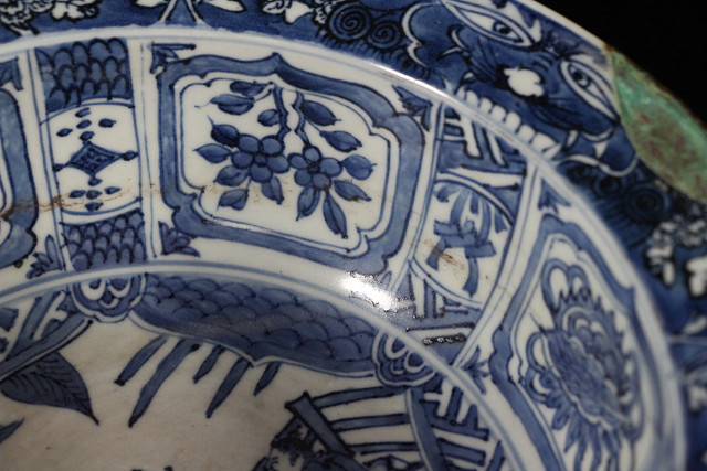 特別依頼出品 三井家由来某寺院所蔵 萬暦染付鉢 人物紋 (