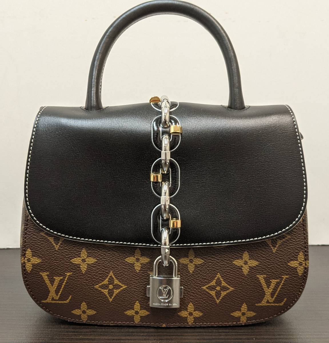 ほぼ未使用 ルイヴィトン LOUIS VUITTON ハンドバッグ M44115 ほぼ未使用 ルイヴィトン LOUIS VUITTON ハンドバッグ M44115