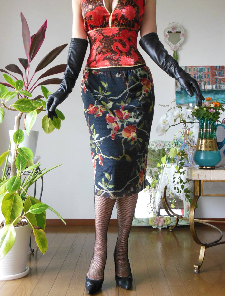 VIVIENNE TAM*28,950円 柔らかパワーネットxエキゾティックなザクロや  