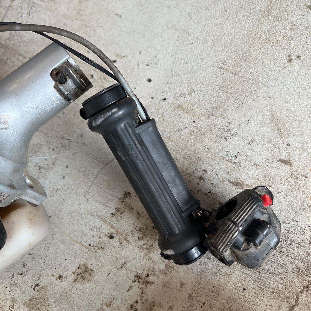 エンジン刈払機 新ダイワ shindaiwa RA220-S 中古状態良