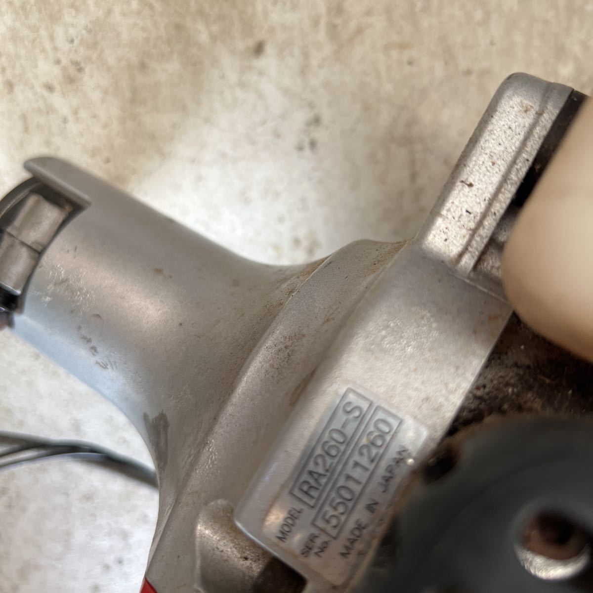 エンジン刈払機 新ダイワ shindaiwa RA220-S 中古状態良 エンジン刈払機 新ダイワ shindaiwa RA220-S 中古状態良