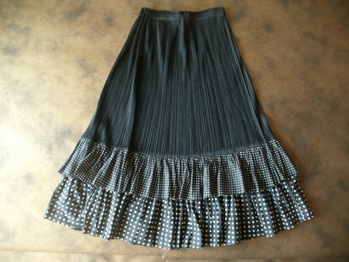 プリーツプリーズ PLEATS PLEASE、裾ドット柄のティアードスカート