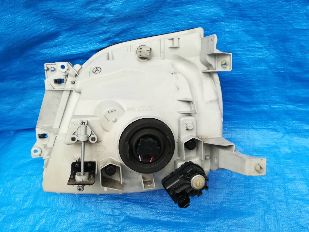 良品　後期　3万未満　H20年　日産　キャラバン　E25　CQGE25　VRE25　純正　ヘッドライト　ハロゲン　右　黄ばみなし　管E1018-7