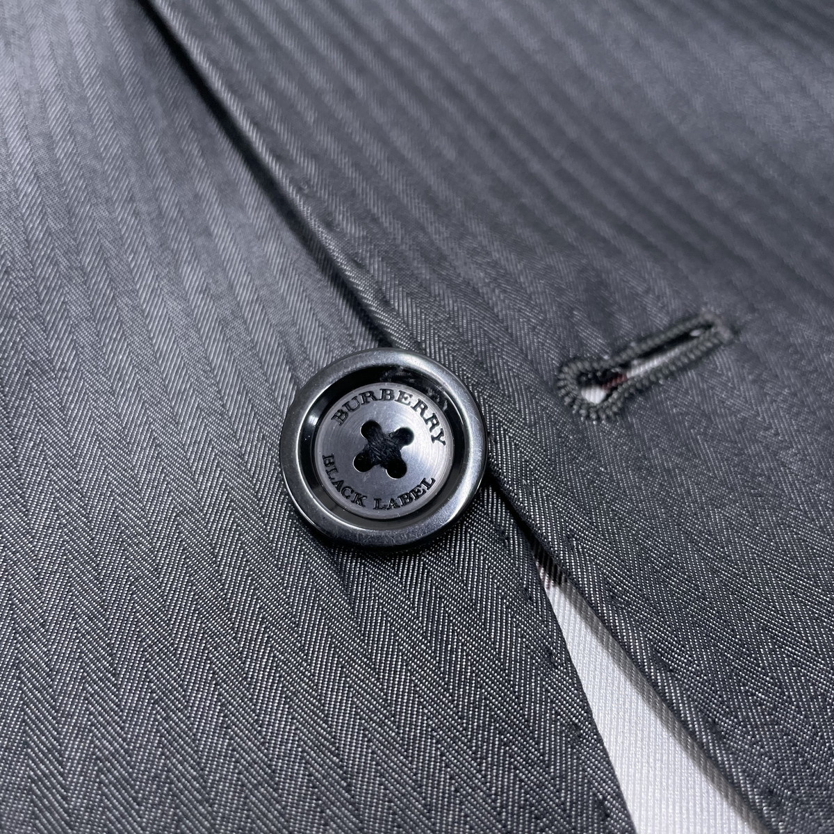 BURBERRY BLACK LABEL】上質なツヤ感コーデ◎微光沢 テーラード