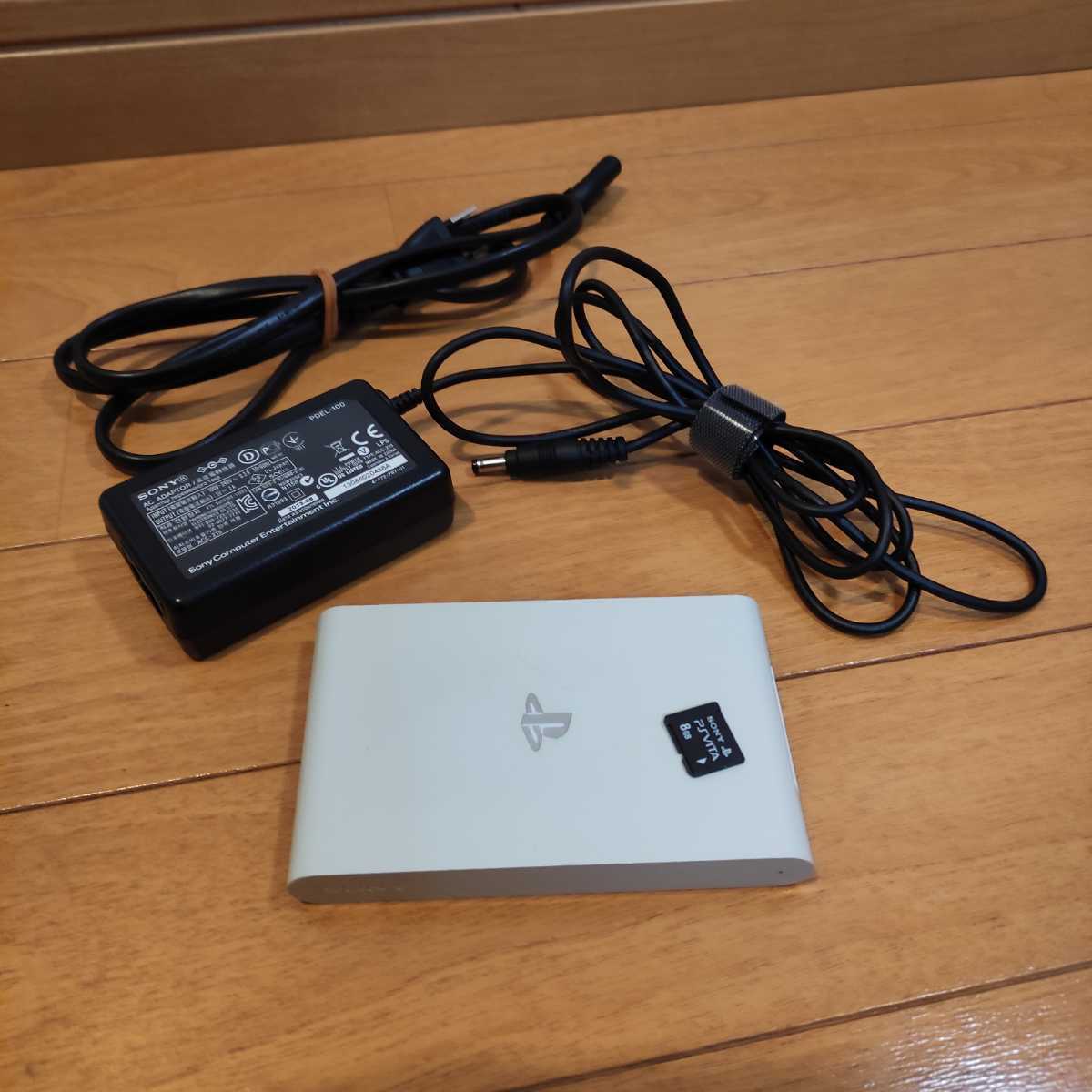PS Vita TV SONY ソニー メモリーカード ACアダプター　動作確認済み　初期化済み　箱なし