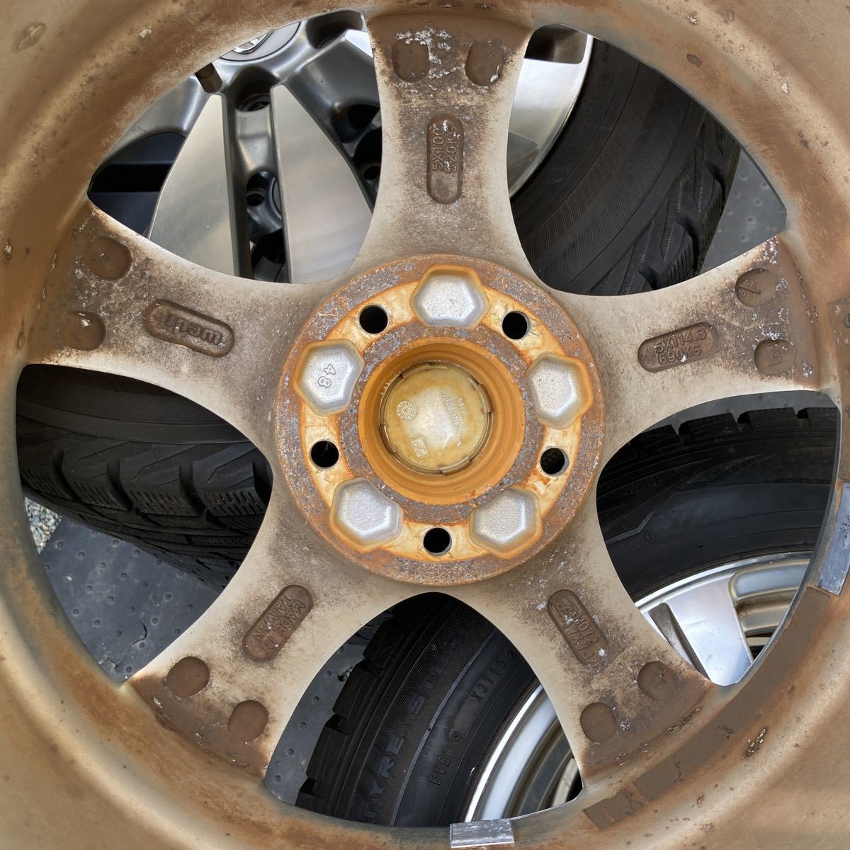アルファード、ヴェルファイア等に 215/60/R17 スタッドレスタイヤ 