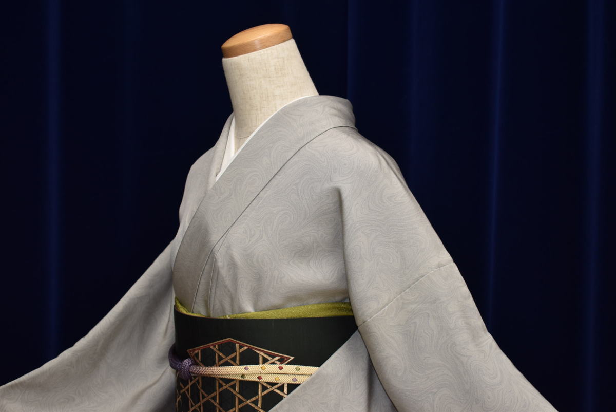 ちどりや】美品 正絹 縮緬 小紋 袷 広衿 身丈164cm/裄66cm モダンな 