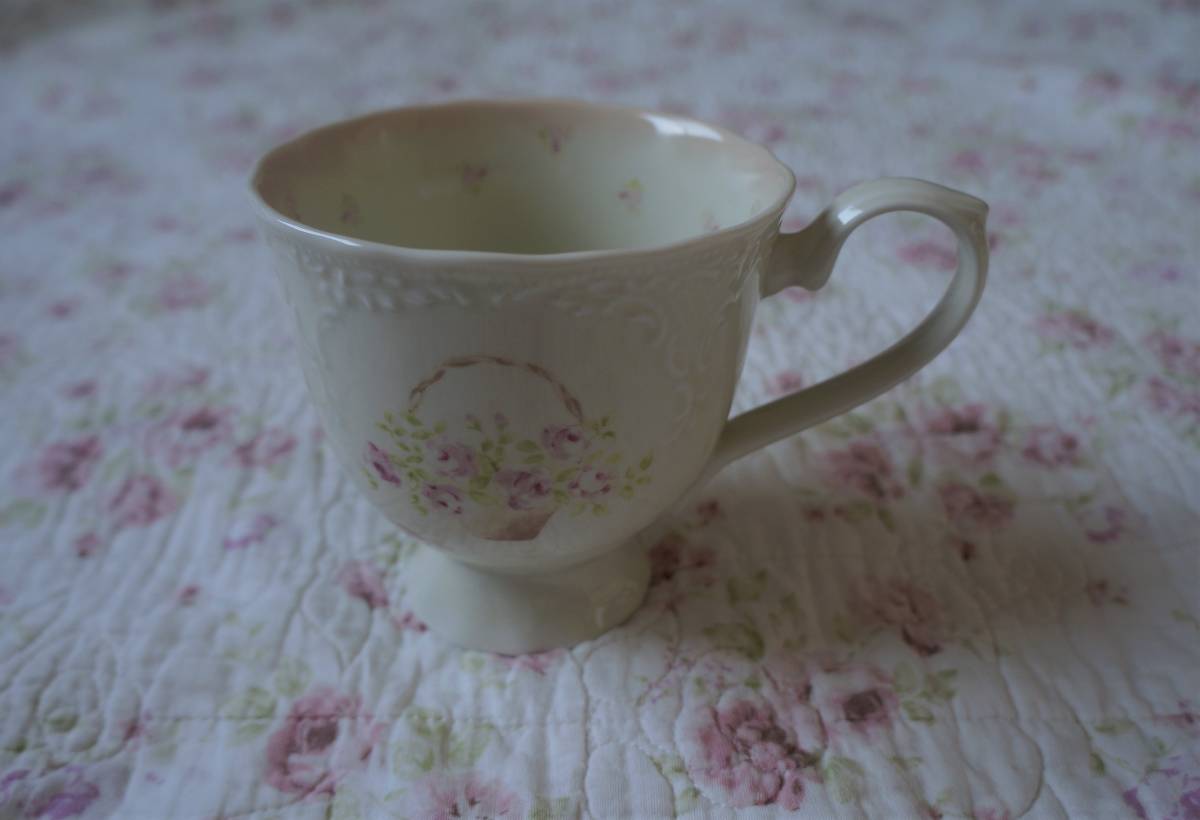 新品未使用 イマン ローズバスケット マグカップ 陶器 茶器 住まい