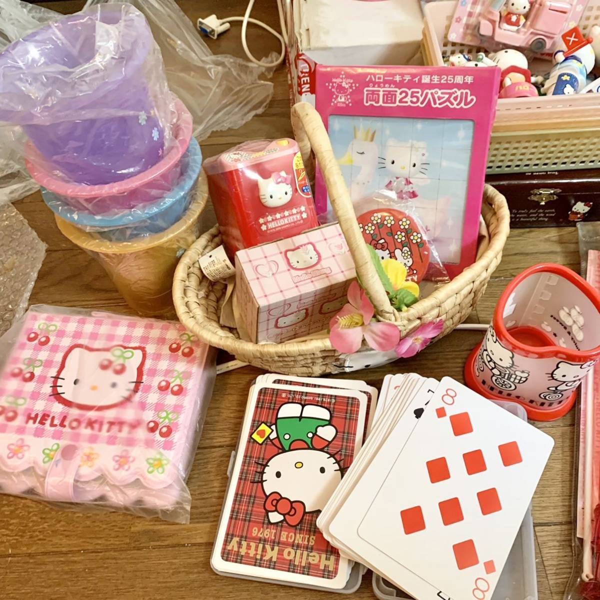 Bk3 ハローキティ グッズ オモチャ 大量セット ミニカー 水筒 懐かしい トランプ ヘッドホン など サンリオ ハローキティ 売買されたオークション情報 Yahooの商品情報をアーカイブ公開 オークファン Aucfan Com