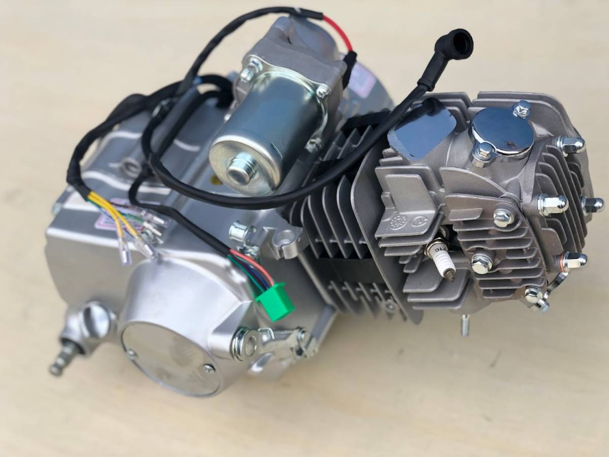 新品未使用125CCマニュアルクラッチ上置きセルモーターエンジン カブ 