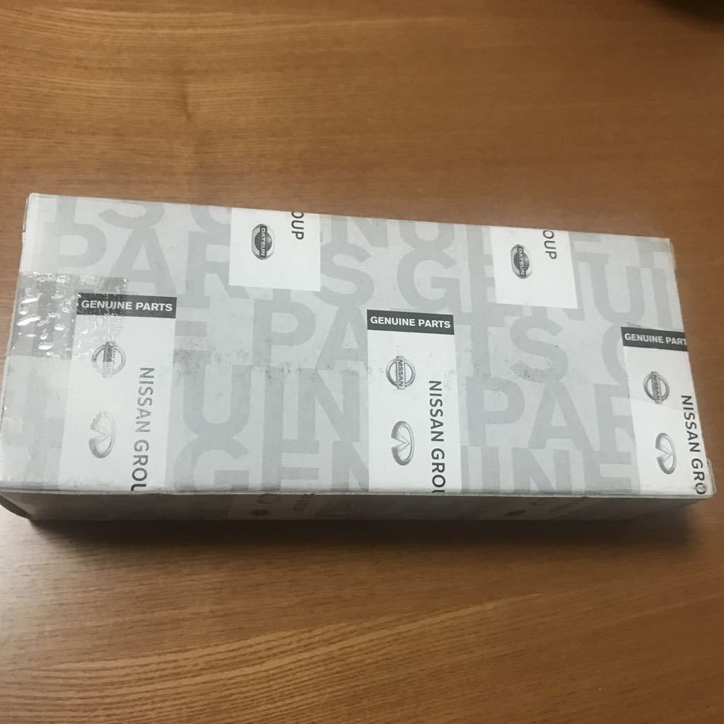 BNR32スカイラインGTR前期純正メーターカバーの下側時計付きです BNR32
