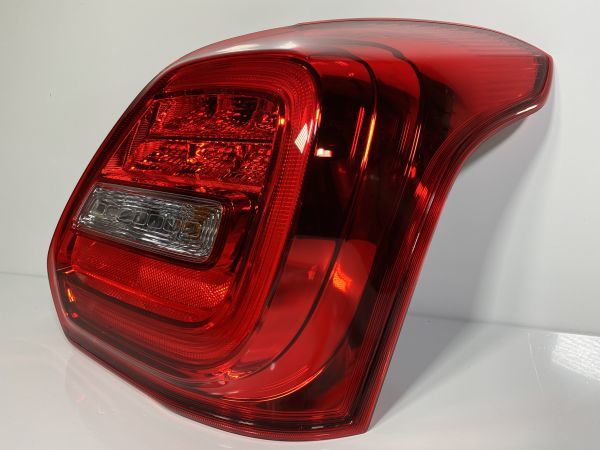 9688 ☆美品/破損キズなし☆ スイフト ZC33S 純正 右テールランプAssy