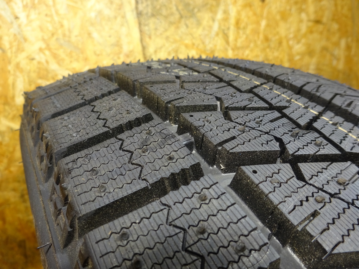 【青森発】225/45R18 91Q★未使用品 ブリヂストン BLIZZAK VRX 2018年製 1本 スタッドレス【送料無料】AOM-BS004 パンク修理 予備に 91Q 225&frasl;45R18 BLIZZAK R18 2023年製造 4本