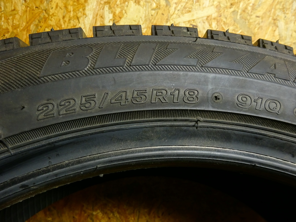【青森発】225/45R18 91Q★未使用品 ブリヂストン BLIZZAK VRX 2018年製 1本 スタッドレス【送料無料】AOM-BS004 パンク修理 予備に 91Q 225&frasl;45R18 BLIZZAK R18 2023年製造 4本